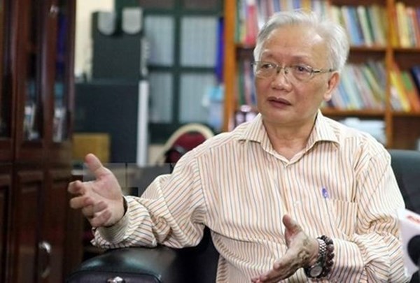 Thầy hiệu trưởng chuyên trị học sinh hư nói gì về hình phạt quỳ gối?