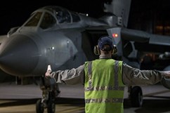 Nóng nhất hôm nay: Mỹ không kích Syria để quảng cáo tên lửa mới?