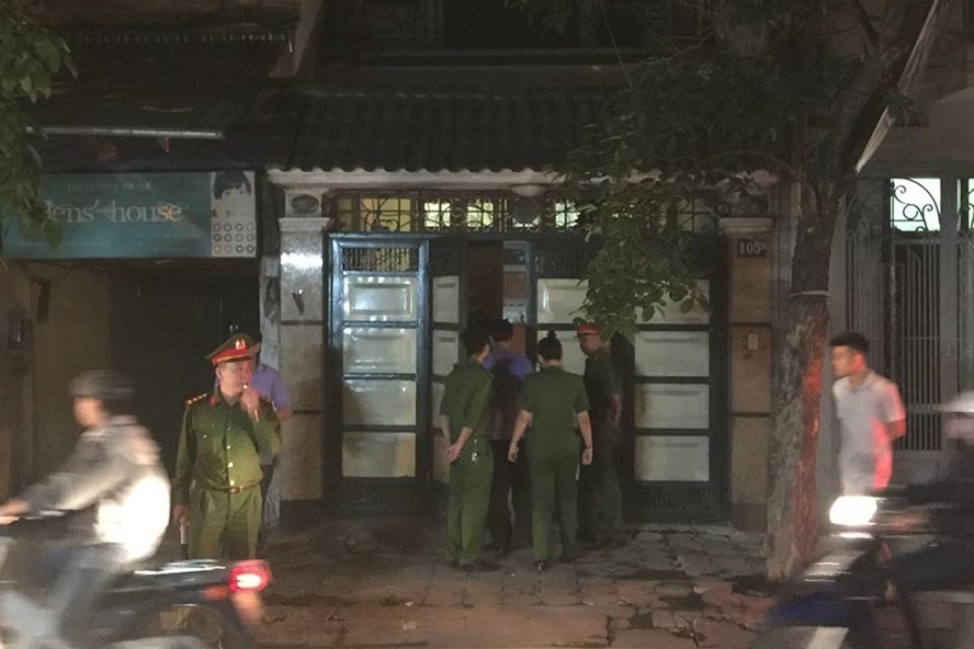Cơ quan chức năng khám xét nhà ông Phan Hữu Tuấn vào tối 17.4.