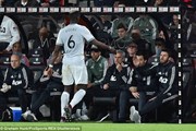 Đá hay, Pogba vẫn bị Mourinho "ghẻ lạnh" Đá hay, Pogba vẫn bị Mourinho "ghẻ lạnh"