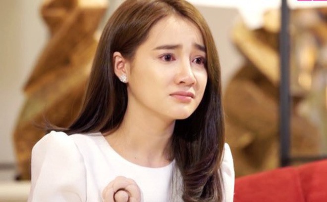 Nhã Phương vào vai của Song Hye Kyo trong Hậu duệ mặt