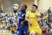 SLNA hòa Bình Dương trong trận đấu “mưa thẻ vàng” SLNA hòa Bình Dương trong trận đấu “mưa thẻ vàng”