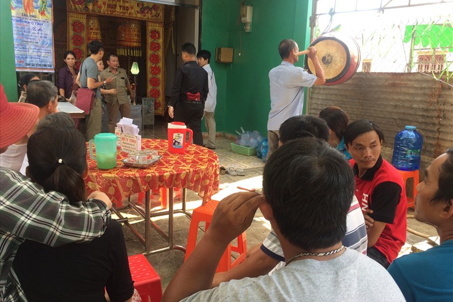 Trưa ngà y 14.5, xe tang Äã ÄÆ°a anh Nguyá»
n Hoà ng Nam vá» tá»i nhà tại xã Sông Trầu, H.Trảng Bom, Äá»ng Nai