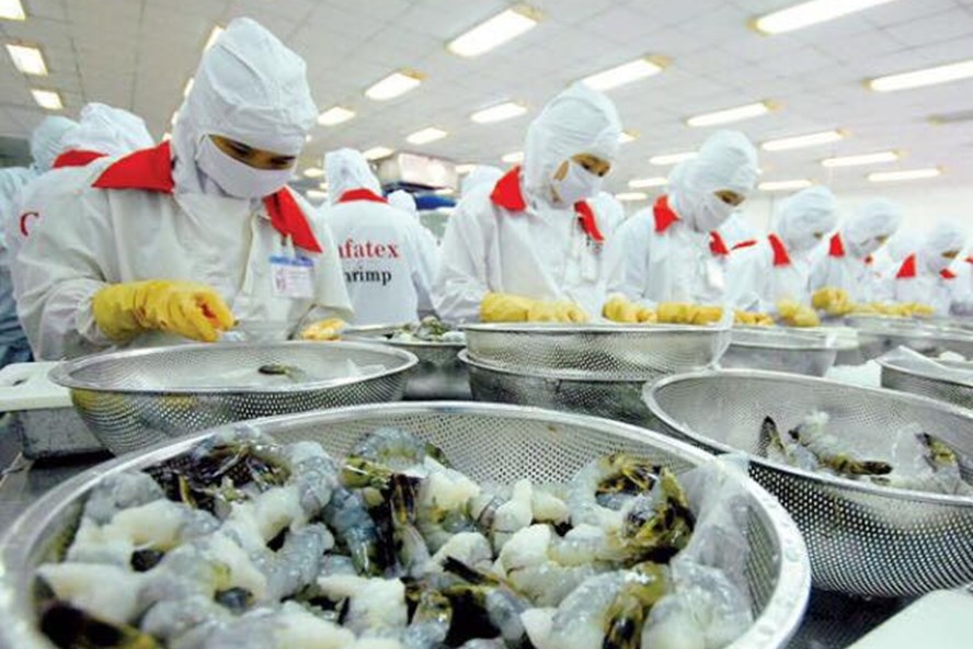 Doanh nghiá»p cần tá»± chứng nháºn xuất xứ khi xuất hà ng sang EU. Ảnh: PV