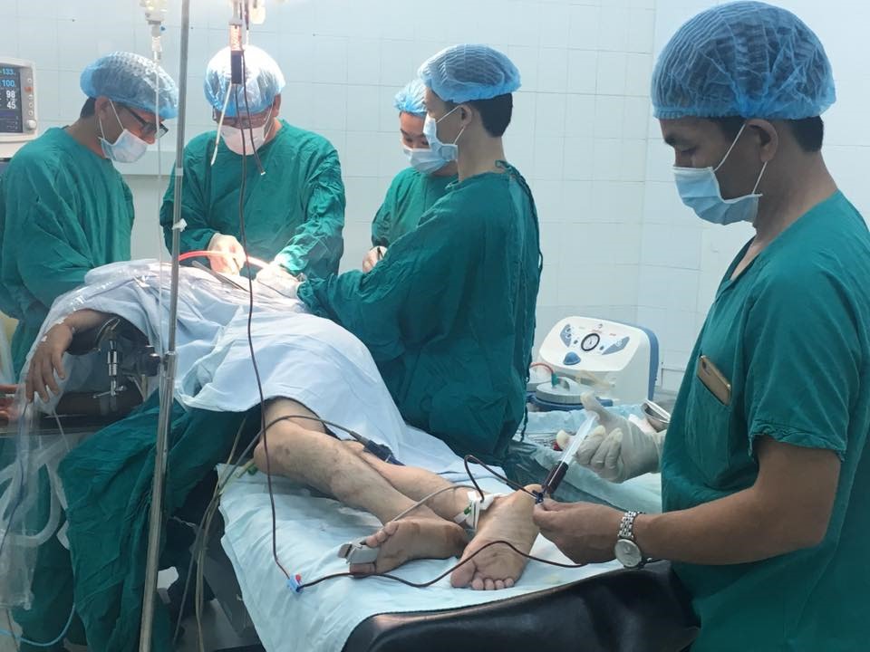 Bệnh nhân được ê kíp bác sĩ Bệnh viện Đa khoa Bình Phước phẫu thuật 