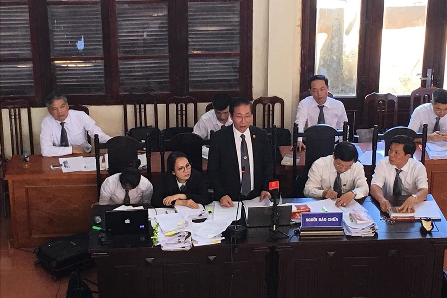 Luật sư Nguyễn Văn Chiến bào chữa cho bị cáo Hoàng Công Lương sáng 25.5