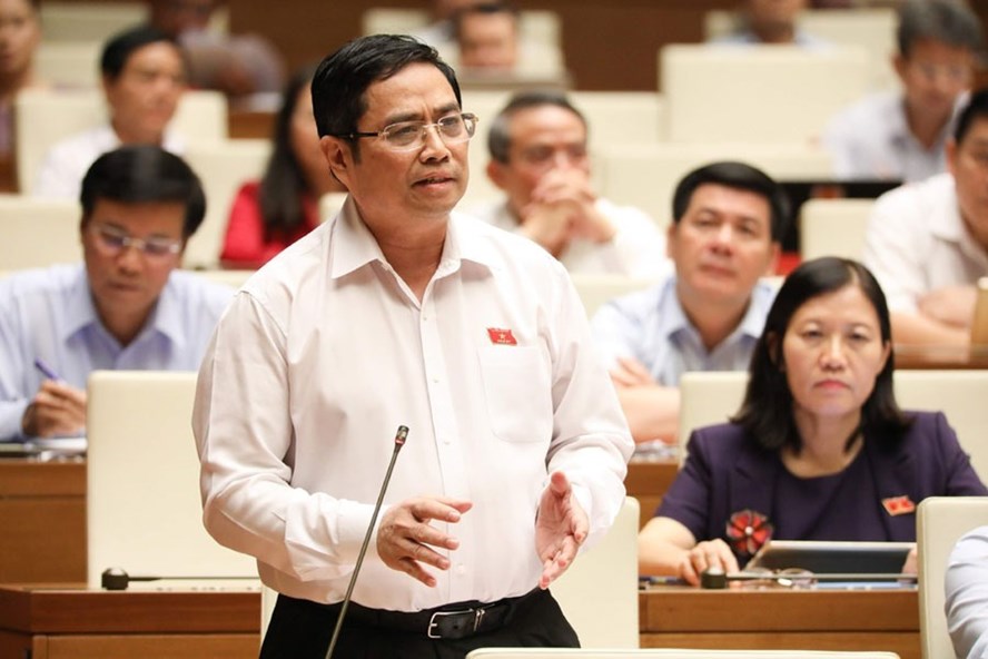 ĐBQH - Trưởng ban Tổ chức T.Ư Phạm Minh Chính phát biểu tại Quốc hội sáng 30.5. Ông cho rằng cần thiết phải sửa đổi, bổ sung Luật Công đoàn để chuyển trọng tâm bảo vệ đoàn viên và người lao động ở khu vực ngoài nhà nước theo thực tiễn khách quan và theo tinh thần Nghị quyết Trung ương 5 về phát triển kinh tế tư nhân. Ảnh: HẢI NGUYỄN