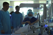 Mẹ bị vỡ ối - nhiễm trùng, nhau cài răng lược: Con vẫn được cứu sống Mẹ bị vỡ ối - nhiễm trùng, nhau cài răng lược: Con vẫn được cứu sống
