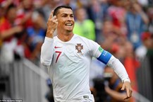 Ronaldo trở thành chân sút vĩ đại nhất Châu Âu. Ảnh: Dailymail