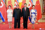 Nóng nhất hôm nay: Thời trang của đệ nhất phu nhân Triều Tiên gây ấn tượng khi thăm Trung Quốc Nóng nhất hôm nay: Thời trang của đệ nhất phu nhân Triều Tiên gây ấn tượng khi thăm Trung Quốc
