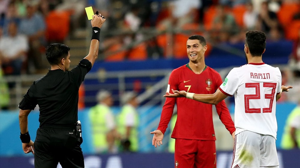 Ronaldo sút hỏng penalty và đánh nguội, Bồ Đào Nha suýt ...