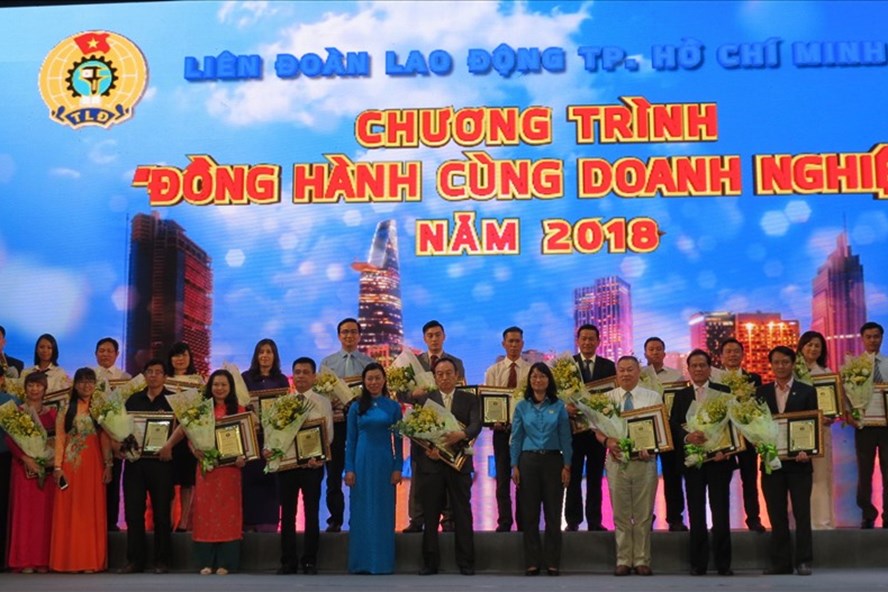 24 chủ DN được tuyên dương trong chương trình "Đồng hành cùng doanh nghiệp" năm 2018