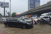 Xử lý xe “bơi” trong mưa ngập: 5 bước nhất định phải biết để không mất tiền oan Xử lý xe “bơi” trong mưa ngập: 5 bước nhất định phải biết để không mất tiền oan