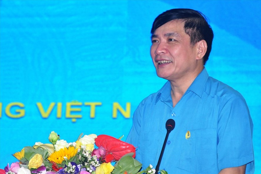 Chủ tịch Tổng LĐLĐVN Bùi Văn Cường phát biểu tại phiên bế mạc Hội nghị lần thứ 12 Ban Chấp hành Tổng LĐLĐVN (khóa XI) ngày 4.7. Ảnh: QUẾ CHI