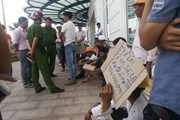 Nợ lương kéo dài, hàng trăm công nhân rơi vào cảnh khốn khó Nợ lương kéo dài, hàng trăm công nhân rơi vào cảnh khốn khó