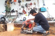 Vụ 550 giáo viên Đắk Lắk mất việc: Thầy cô nhọc nhằn mưu sinh Vụ 550 giáo viên Đắk Lắk mất việc: Thầy cô nhọc nhằn mưu sinh