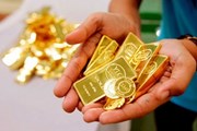 Giá vàng hôm nay 17.8: Vàng "ngoi lên", bán tháo không dừng Giá vàng hôm nay 17.8: Vàng "ngoi lên", bán tháo không dừng