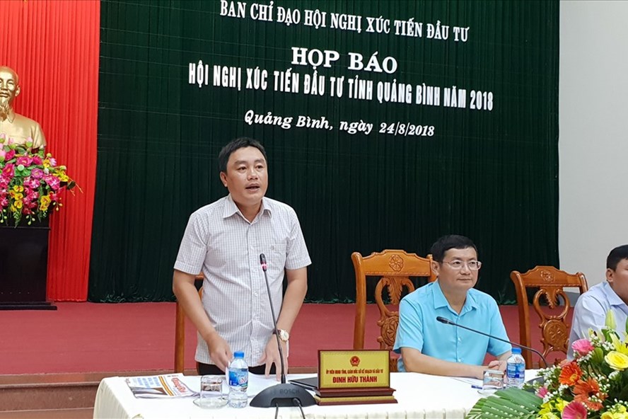 Ông Đinh Hữu Thành - GĐ Sở KHĐT Quảng Bình - thông tin về các thông tin liên quan đến hội nghị. Ảnh: Lê Phi Long