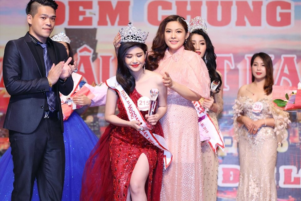 Người đẹp eo nhỏ như Ngọc Trinh đăng quang Hoa hậu Doanh nhân Việt Đông Nam Á 2018 Người đẹp eo nhỏ như Ngọc Trinh đăng quang Hoa hậu Doanh nhân Việt Đông Nam Á 2018