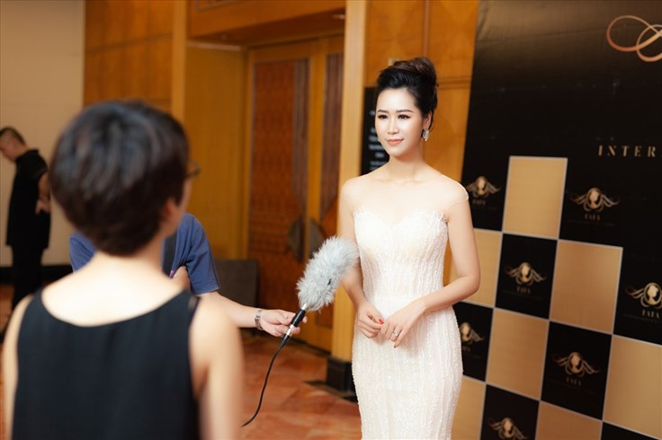 Hoa hậu Dương Thùy Linh xúc động khi được con trai nhỏ chăm sóc Hoa hậu Dương Thùy Linh xúc động khi được con trai nhỏ chăm sóc