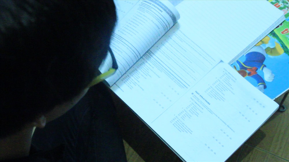 N.H.G đ&atilde; c&oacute; 1 năm rơi v&agrave;o khủng hoảng sau c&uacute; sốc trượt đại học.