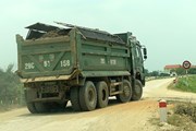Lực lượng giám sát mỏng, tình trạng xe quá tải chưa hạ nhiệt Lực lượng giám sát mỏng, tình trạng xe quá tải chưa hạ nhiệt