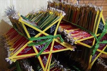 Hơn nữa, do thời tiết thuận lợi ít mưa bão nên số lượng đơn hàng nhiều. Từ khoảng Rằm tháng Bảy trở lại đây, gia đình chị Vóc đã xuất đi chừng 3 vạn chiếc đèn ông sao, ngoài hai thành phố kể trên còn xuất đến Đà Nẵng, Nha Trang.