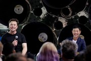 SpaceX chọn tỷ phú Nhật Bản cho chuyến du lịch vòng quanh mặt trăng đầu tiên SpaceX chọn tỷ phú Nhật Bản cho chuyến du lịch vòng quanh mặt trăng đầu tiên