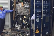 Hàng ngàn container “rác” tuồn qua... “kẽ hở” chính sách Hàng ngàn container “rác” tuồn qua... “kẽ hở” chính sách