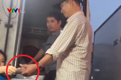 Vụ "bảo kê" chợ Long Biên: Tạm đình chỉ công việc 4 người liên quan