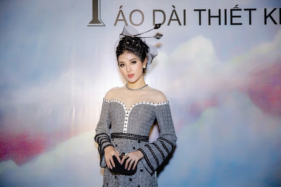Á hậu Huyền My diện áo dài hàng trăm triệu, tái xuất sàn catwalk Á hậu Huyền My diện áo dài hàng trăm triệu, tái xuất sàn catwalk