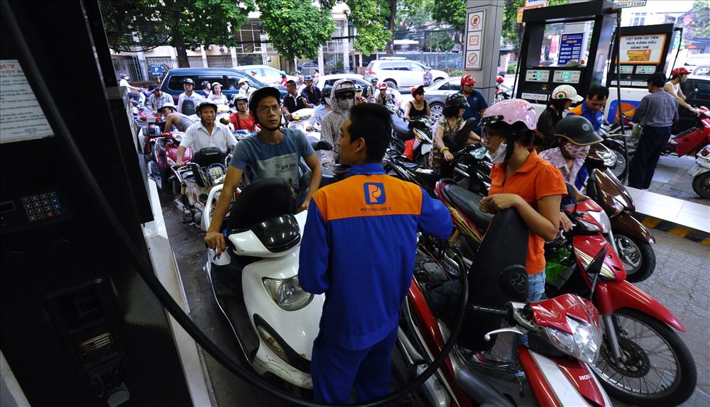 Tăng ph&iacute; m&ocirc;i trường tr&ecirc;n xăng dầu từ 1.1.2019 sẽ &iacute;t t&aacute;c động đến CPI năm 2019. Ảnh minh họa: PV