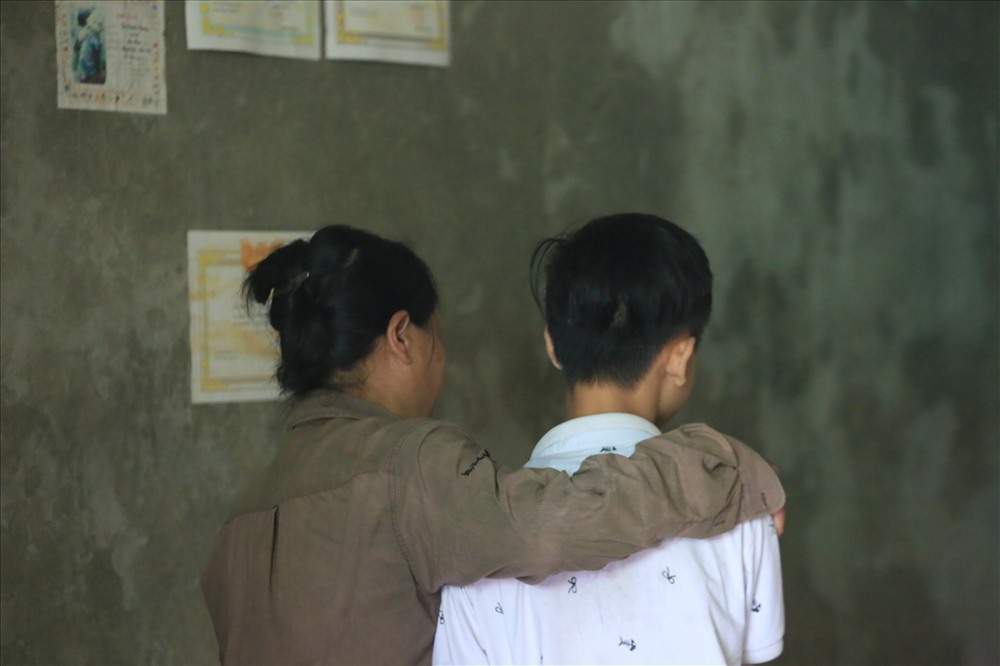 ChÃ¡u Táº¡ ThÃ nh CÃ´ng táº¯t háº³n ná»¥ cÆ°á»i khi biáº¿t hung tin vá»i gia ÄÃ¬nh mÃ¬nh