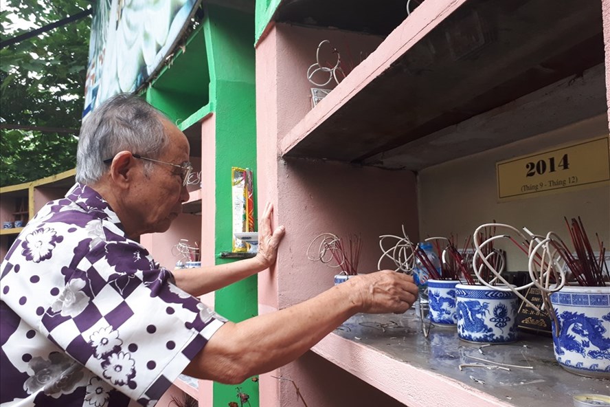 Nhiều người từng cho đây là ý tưởng “điên rồ”, nhưng ông Nguyễn Bảo Sinh (sinh năm 1940, Trương Định, Hà Nội) vẫn “đơn phương độc mã” thực hiện với tâm niệm trân trọng, nâng niu vật nuôi dù khi chúng không còn.