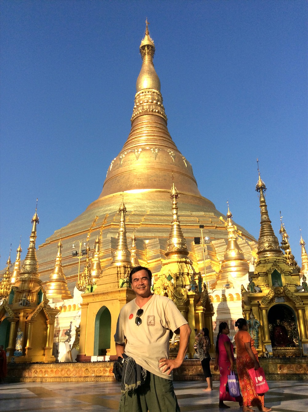 Chùa Phật ShweDagon- nơi lưu giữ báu vật thiêng liêng đối với các tín đồ Phật giáo, đó là tám sợi tóc của Phật Thích Ca Mâu Ni (ảnh Ng.Phong)