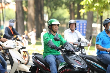 Tài xế Phạm Hoàng Anh Tuấn không tránh khỏi những khách hàng “giờ dây thun“.