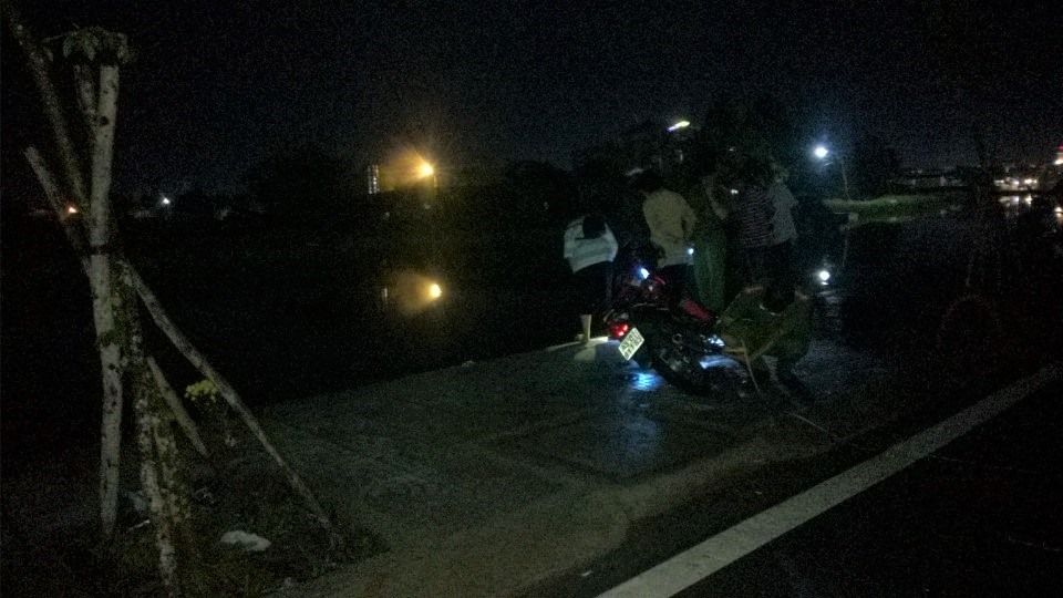 Lực lương công an đang khám nghiệm hiện trường. Ảnh: Thành Nhân