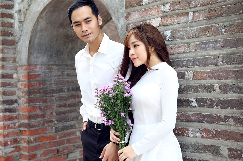 Hai nhân vật chính trong MV. Ảnh: Châu Nguyễn