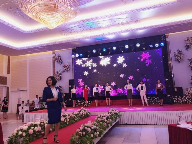 Phần thi trang phục công sở của thí sinh. Ảnh: P.Đ