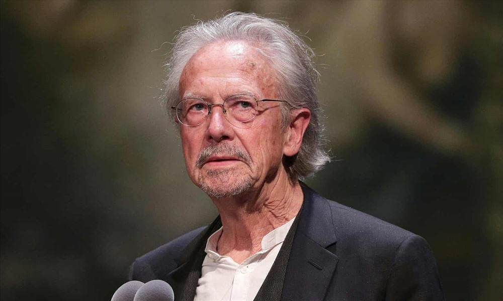 Tác giả Peter Handke. Ảnh: The Guardian.