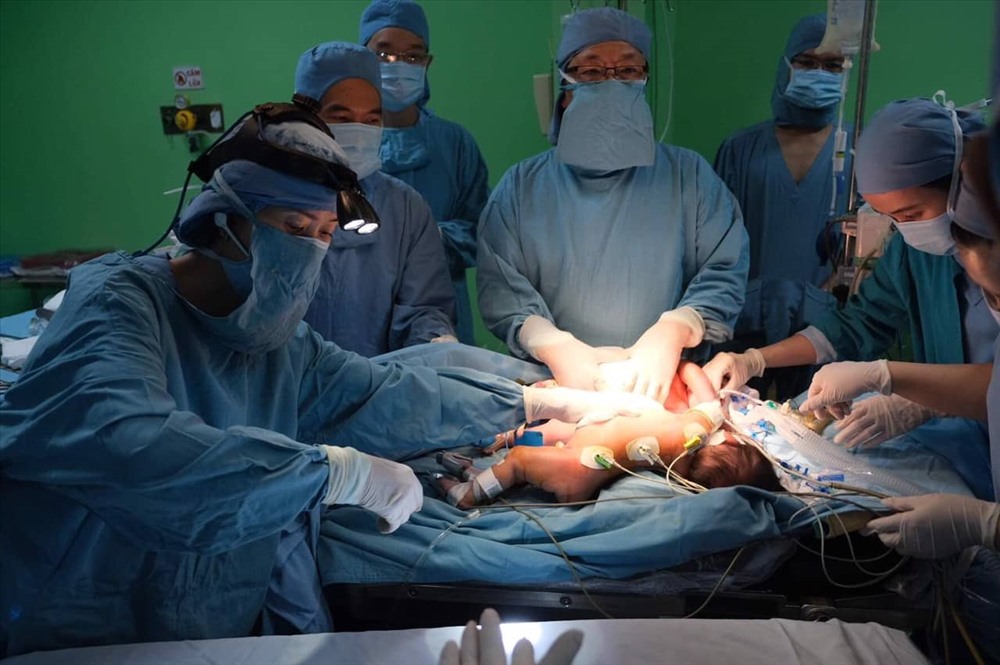 Ca mổ tách đã hoàn thành sớm hơn dự kiến 1 tiếng rưỡi