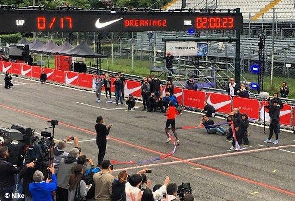 2 năm trước, Kipchoge lỡ mốc Sub2 hơn 20 giây tại Italia