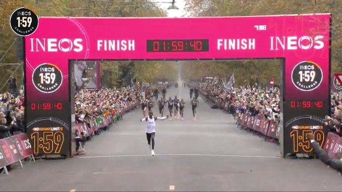 Kipchoge tạo nên lịch sử