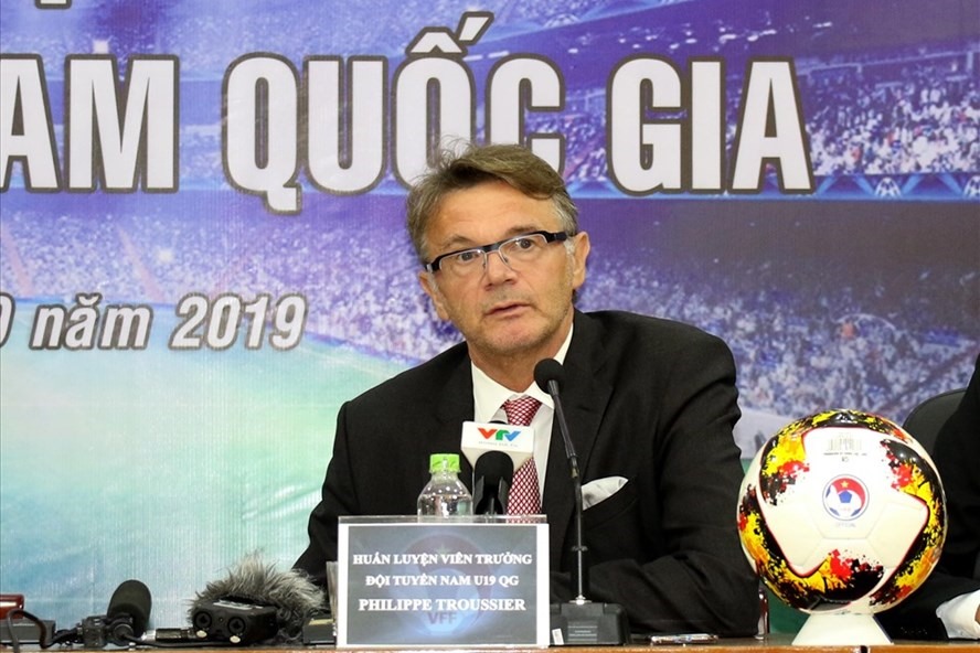 HLV Philippe Troussier chính thức dẫn dắt U19 Việt Nam từ 10.9. Ảnh: VFF