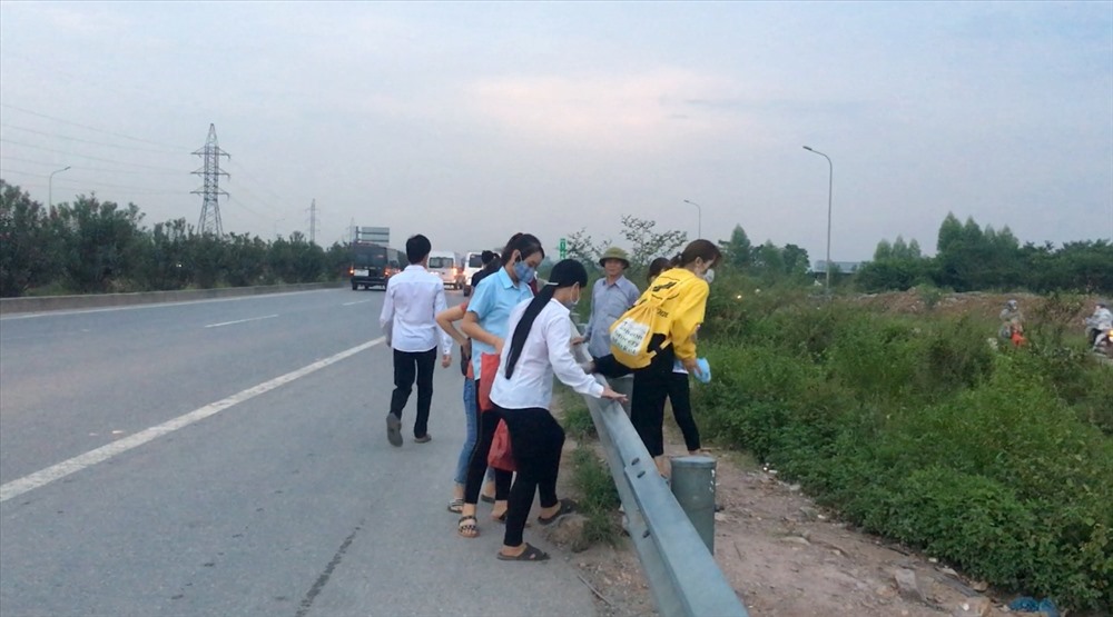 Tình trạng người dân và công nhân các khu công nghiệp băng qua đường cao tốc thường xuyên xảy ra