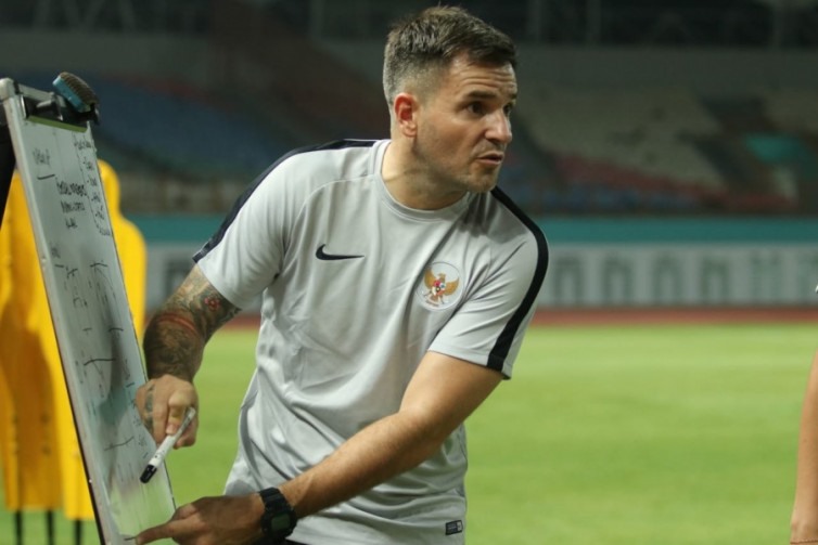 Cơ hội cuối cùng của HLV Simon McMenemy.