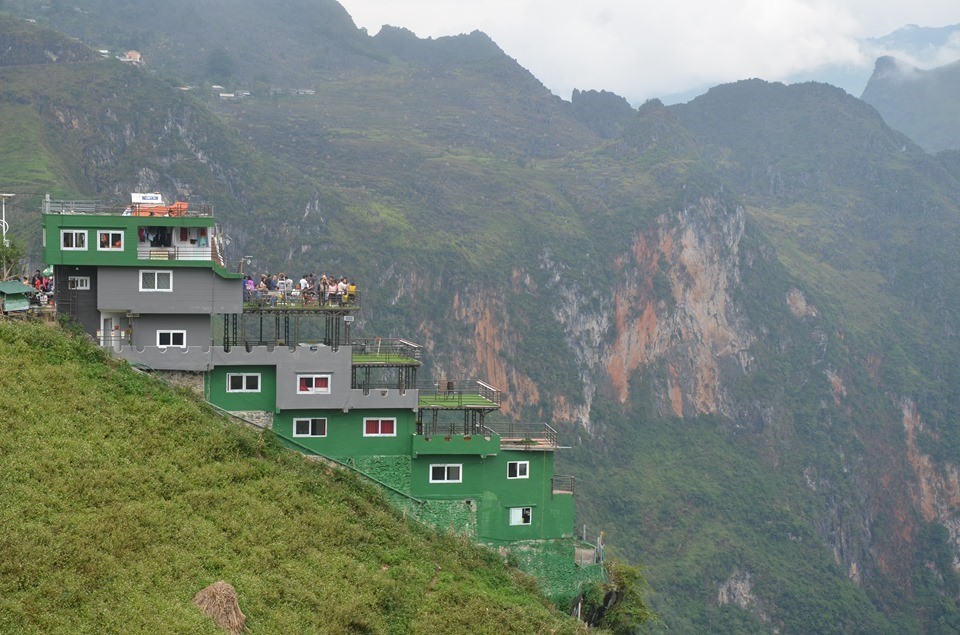 Nhà nghỉ Mã Pì Lèng Panorama được “phủ xanh“. Ảnh: Nguyễn Anh Tuấn.