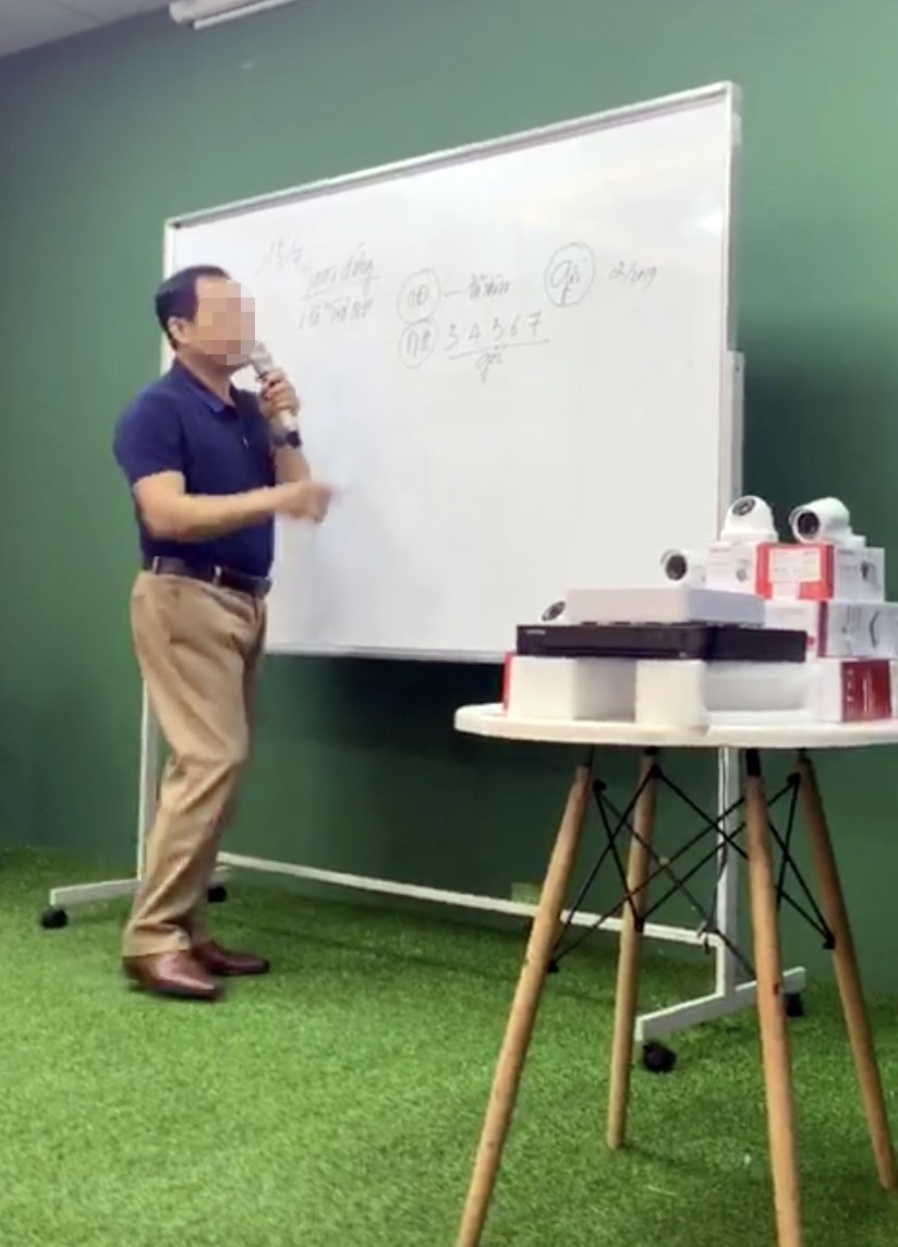 Phó giám đốc Nguyễn Mạnh Ngát trong một buổi kêu gọi đầu tư cho Bạch Gia.