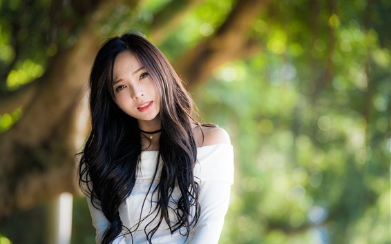 Sự ngưỡng mộ đến từ những người phụ nữ khác sẽ làm bạn tăng được vị thế trong xã hội và sự yêu chiều từ người chồng. Ảnh: T. L.