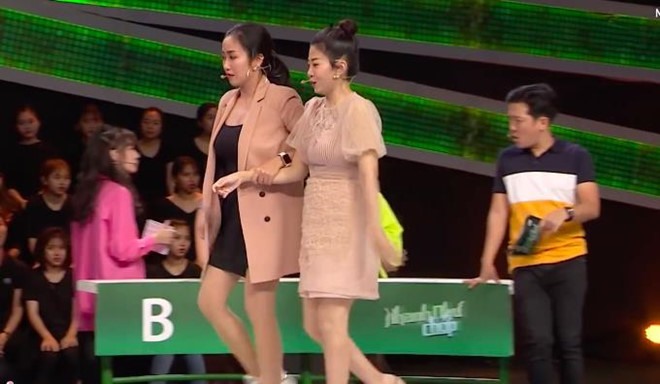 Hành động đỡ Mai Phương về chỗ của Ốc Thanh Vân bị cho là làm màu.